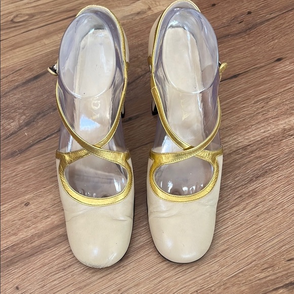 Vintage leather Prada shoes size 37 (us 7)